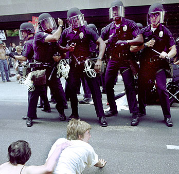 women beg police at U'Wa rally