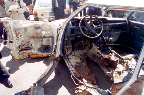 Juror examines Judi Bari's bombed car